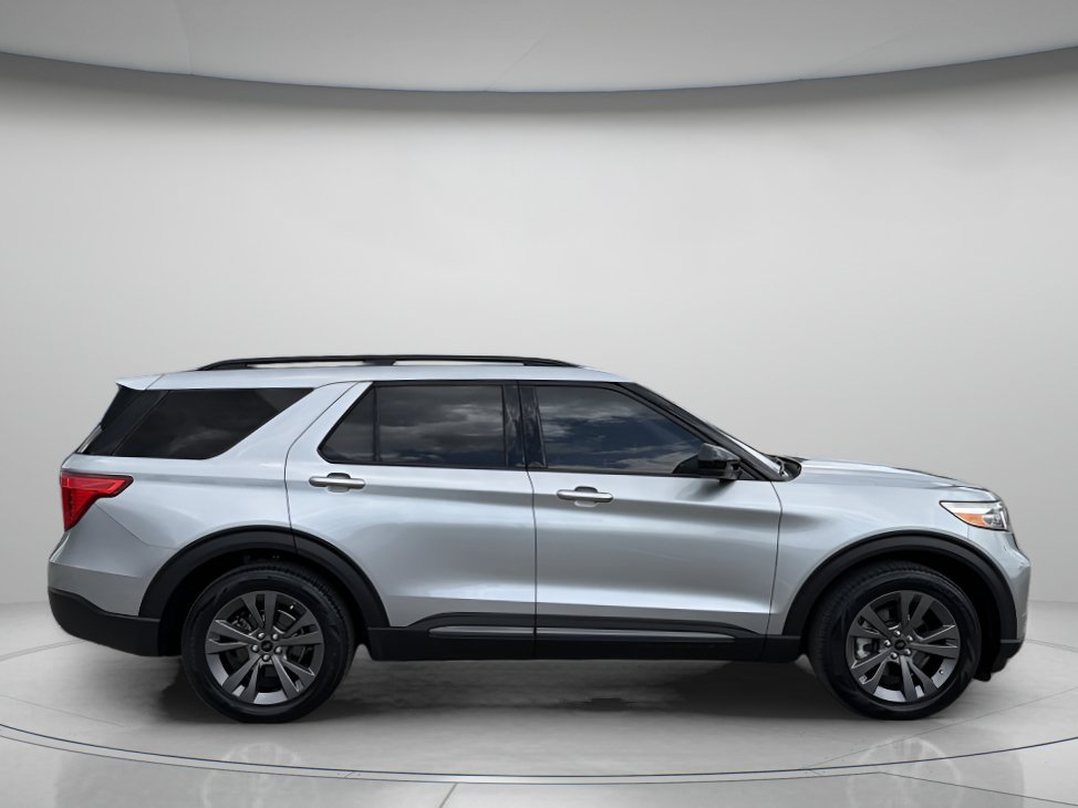 Certified 2022 Ford Explorer XLT w/ Equipment Group 202A RWD image 2