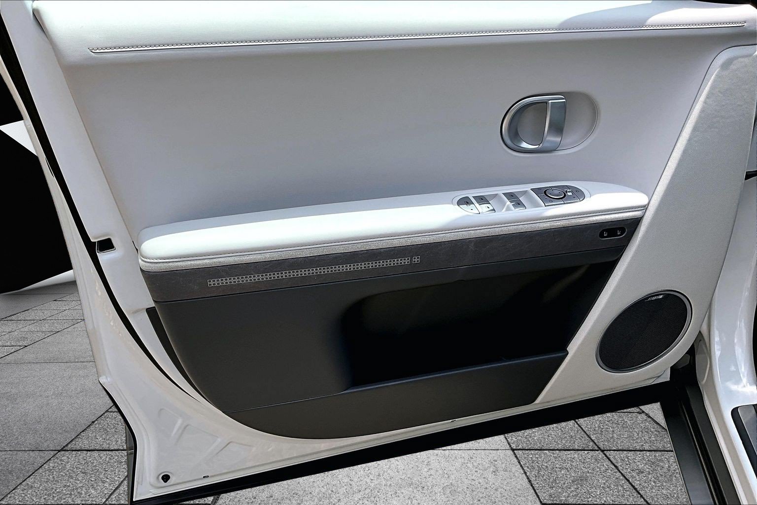 Used 2024 Hyundai Ioniq 5 Limited AWD/4WD image 18