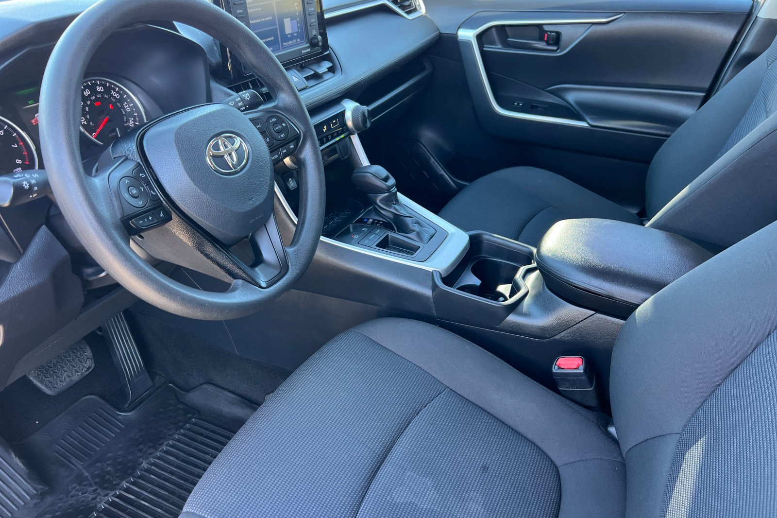 Used 2021 Toyota RAV4 LE FWD image 12
