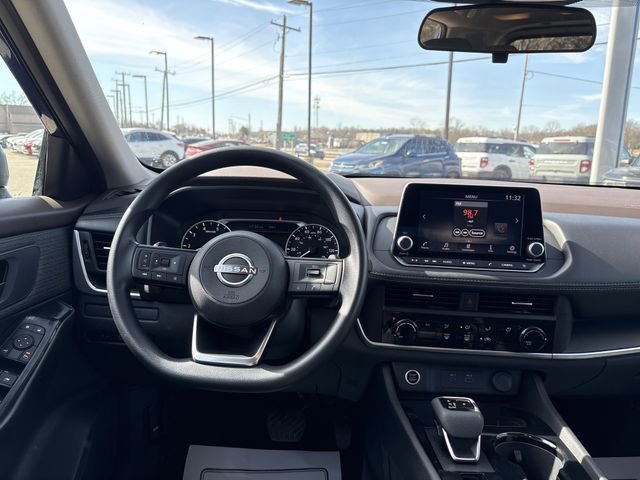 Used 2023 Nissan Rogue S image 29