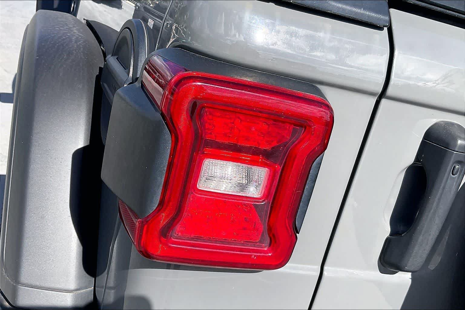 Used 2022 Jeep Wrangler Rubicon w/ LED Lighting Group AWD/4WD image 32