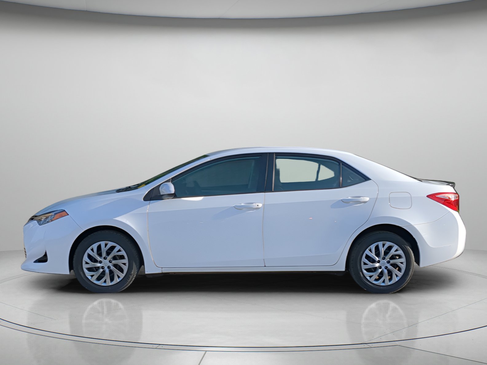 Used 2018 Toyota Corolla LE image 42