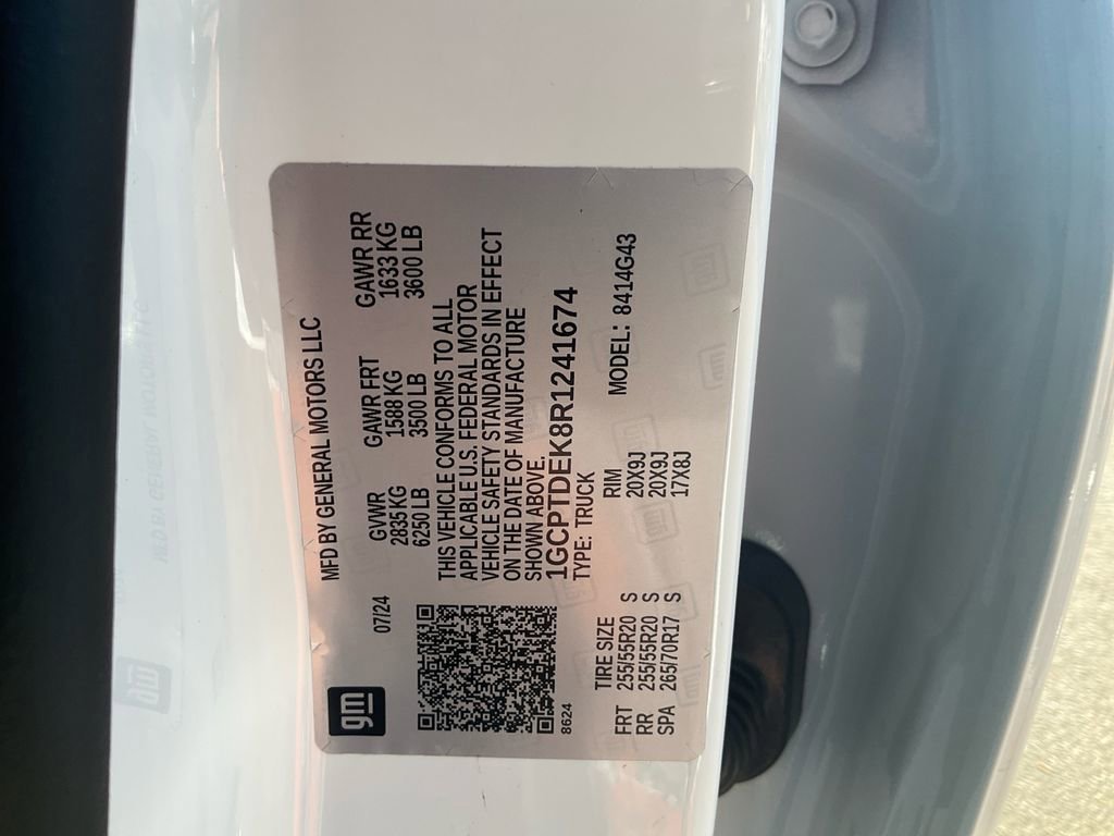 Used 2024 Chevrolet Colorado Z71 w/ Z71 Convenience Package 2 image 18