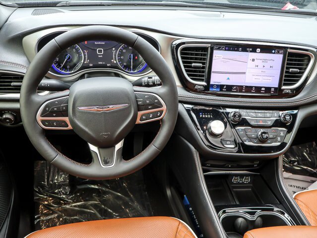 Used 2024 Chrysler Pacifica Pinnacle AWD/4WD image 23