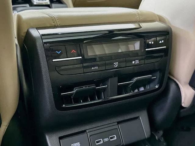 Used 2023 Acura MDX SH-AWD w/ Technology Package image 12