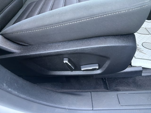 Certified 2017 Ford Fusion SE w/ Fusion SE Technology Package FWD image 16