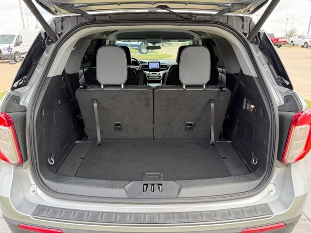 Certified 2023 Ford Explorer XLT w/ Equipment Group 202A RWD image 8