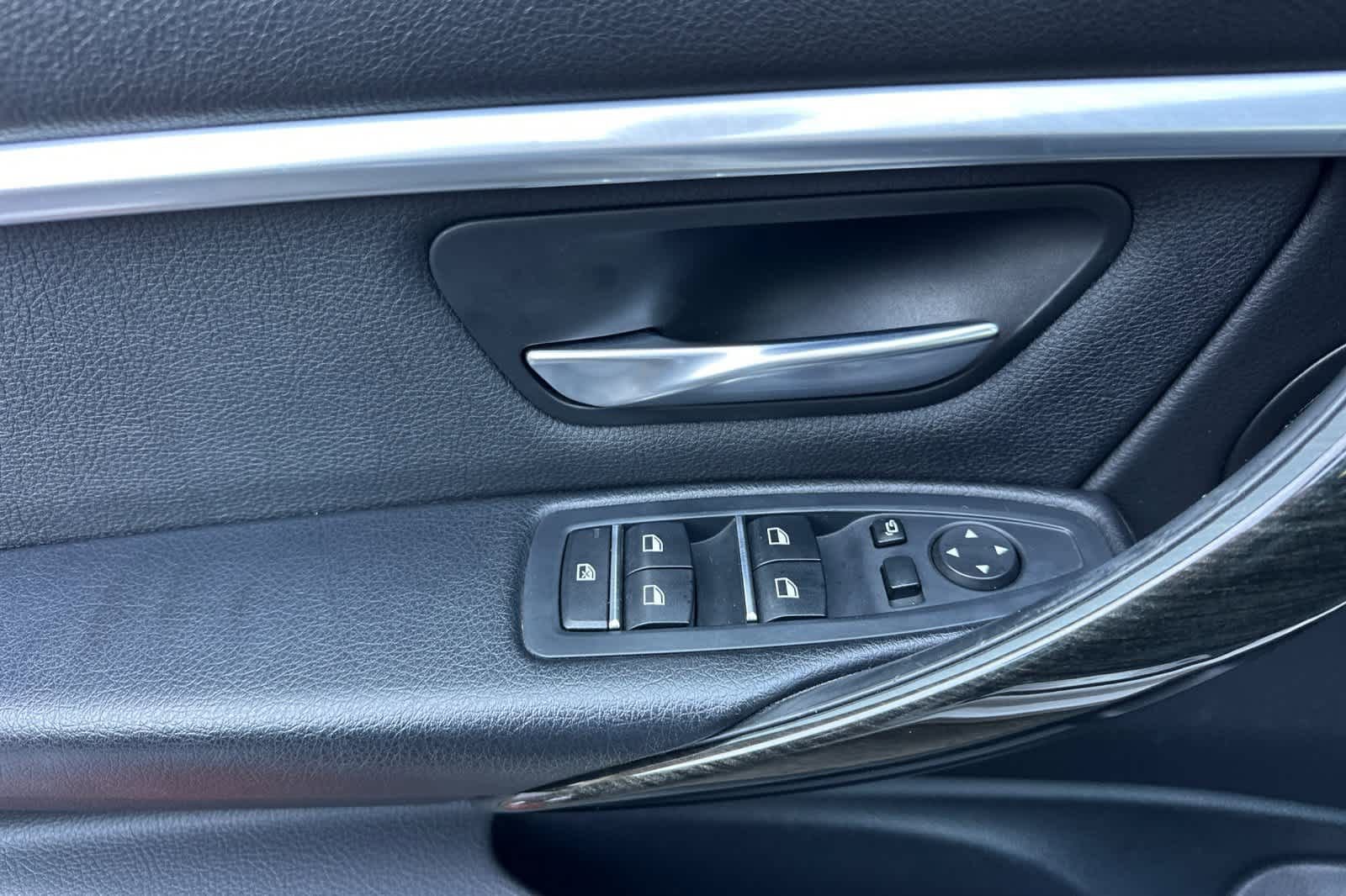 Used 2018 BMW 330i Sedan RWD image 13