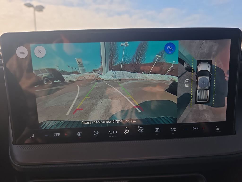 Certified 2025 Ford Maverick Lariat w/ Black Appearance Package image 31