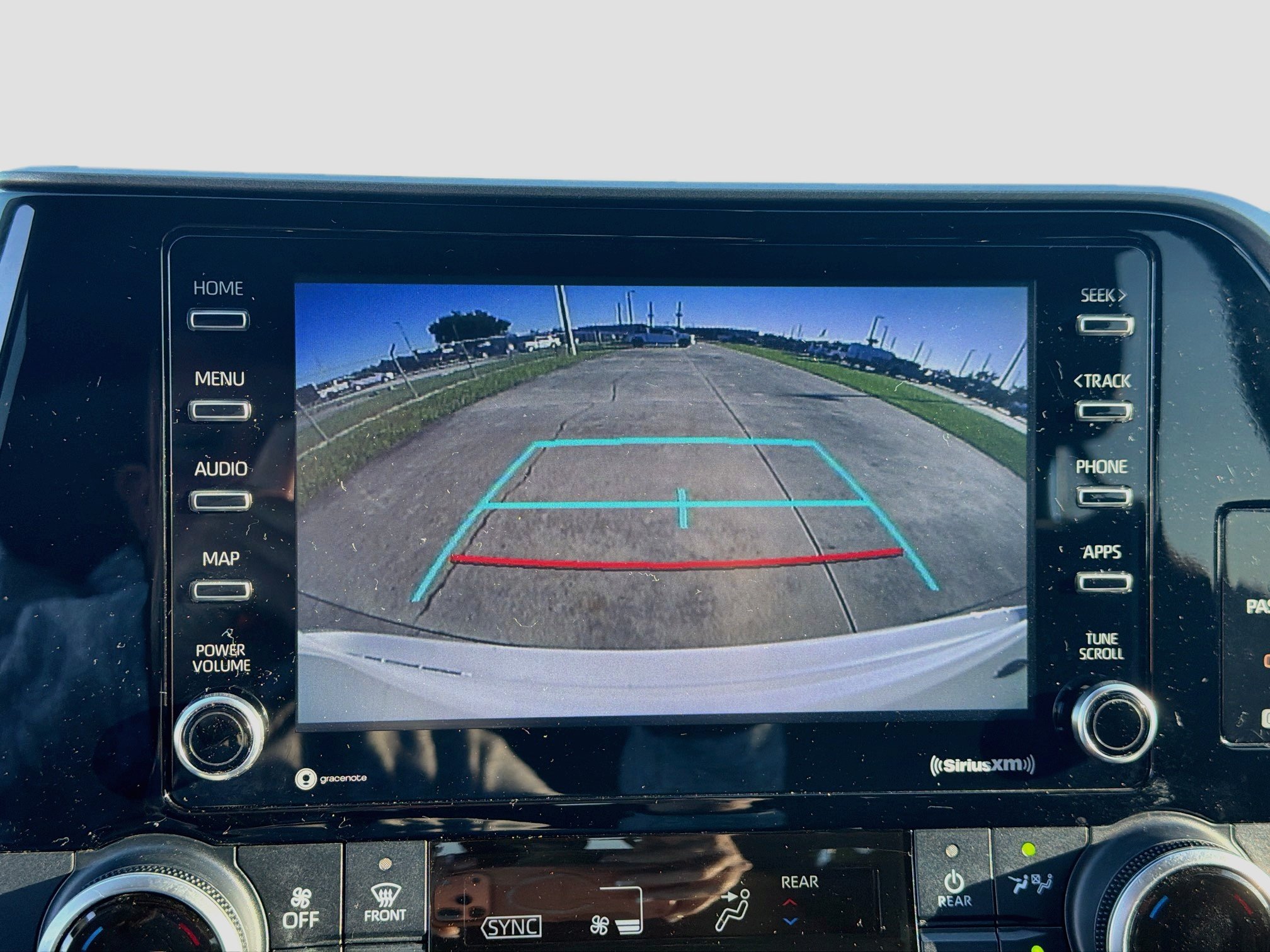 Used 2021 Toyota Highlander L FWD image 13
