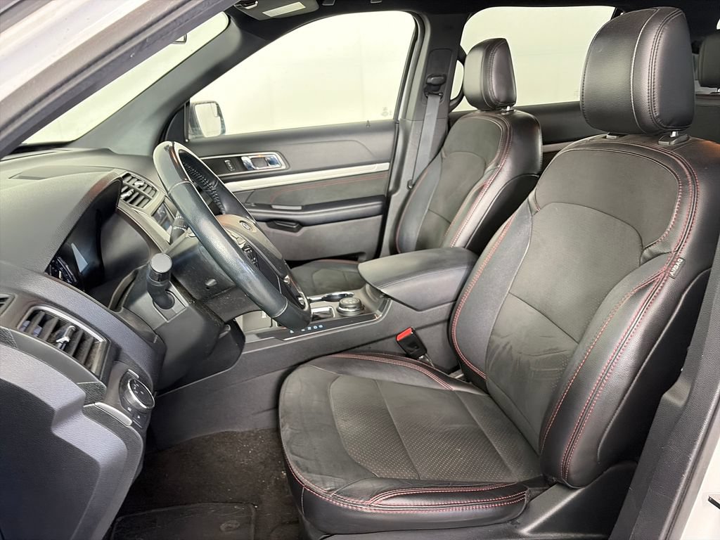 Certified 2018 Ford Explorer XLT w/ Equipment Group 202A AWD/4WD image 11