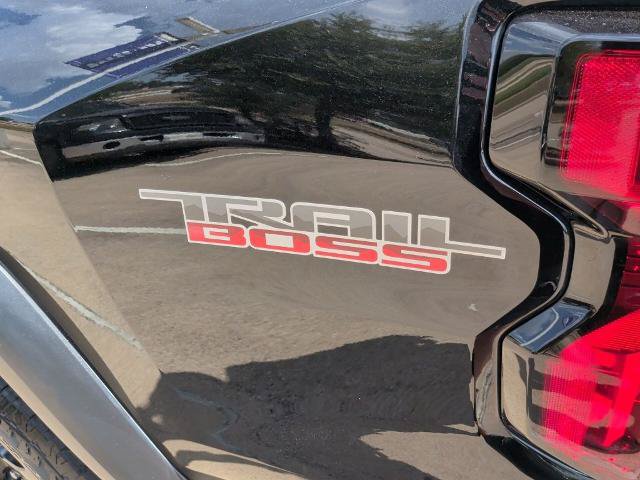 Used 2023 Chevrolet Colorado Trail Boss AWD/4WD image 31