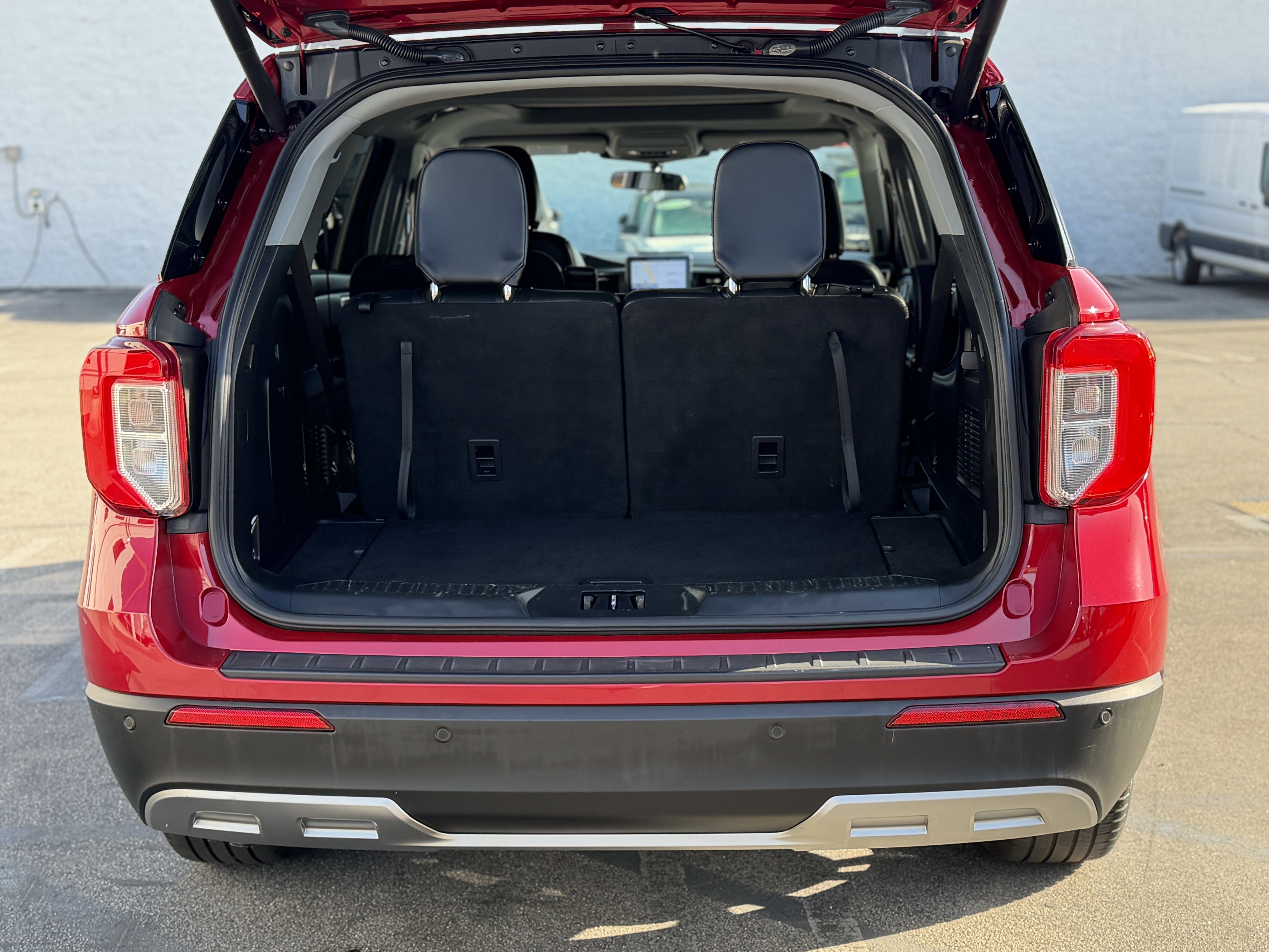 Certified 2023 Ford Explorer XLT w/ Equipment Group 202A RWD image 9