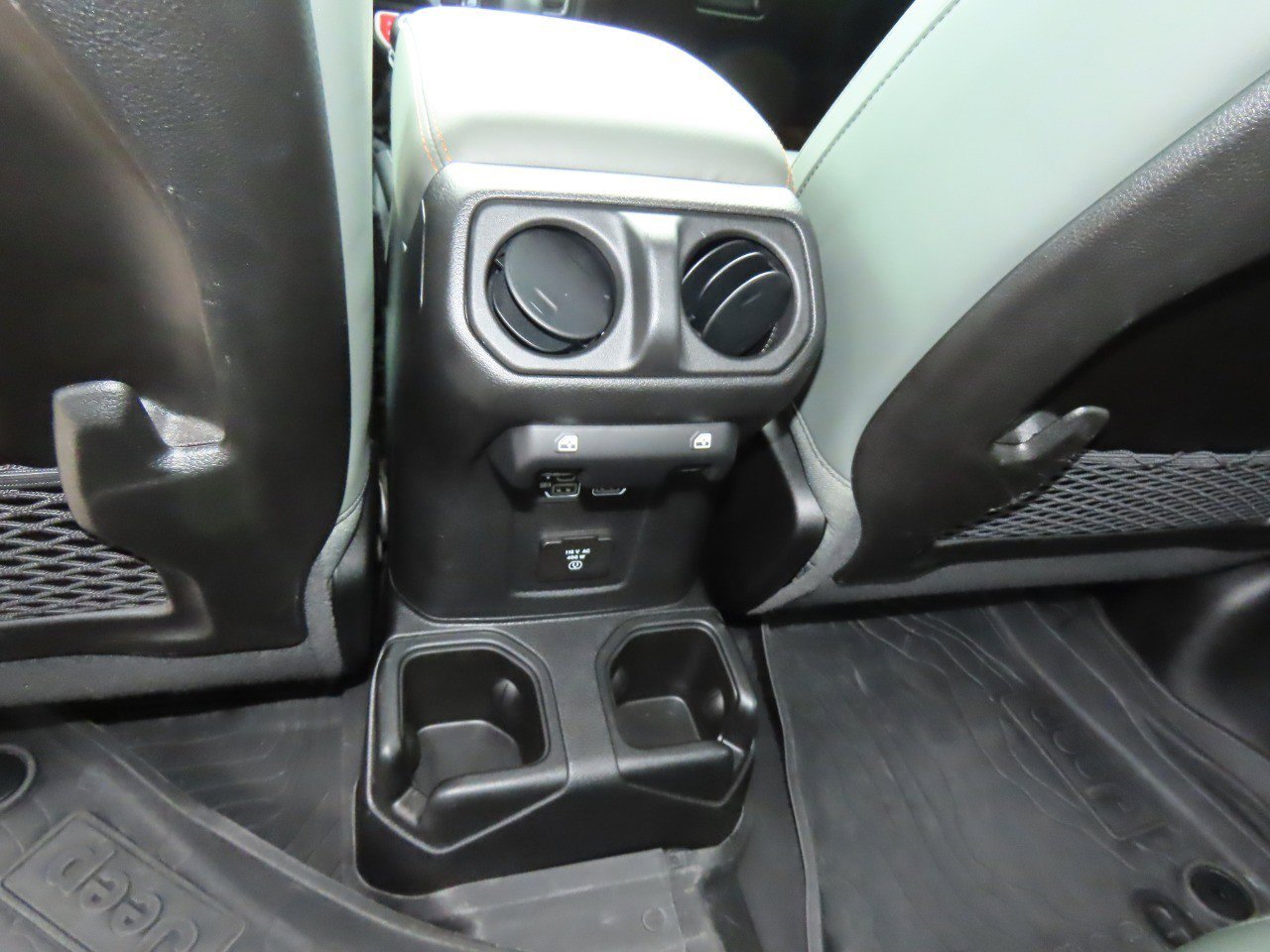 Used 2024 Jeep Gladiator Mojave AWD/4WD image 21