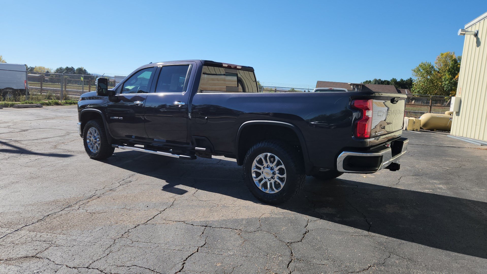 Used 2024 Chevrolet Silverado 2500 LTZ w/ LTZ Convenience Package AWD/4WD image 7