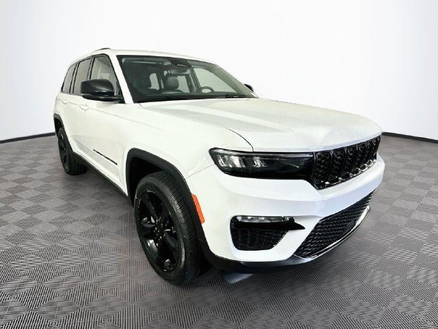 Used 2023 Jeep Grand Cherokee Limited w/ Black Appearance Package AWD/4WD image 4