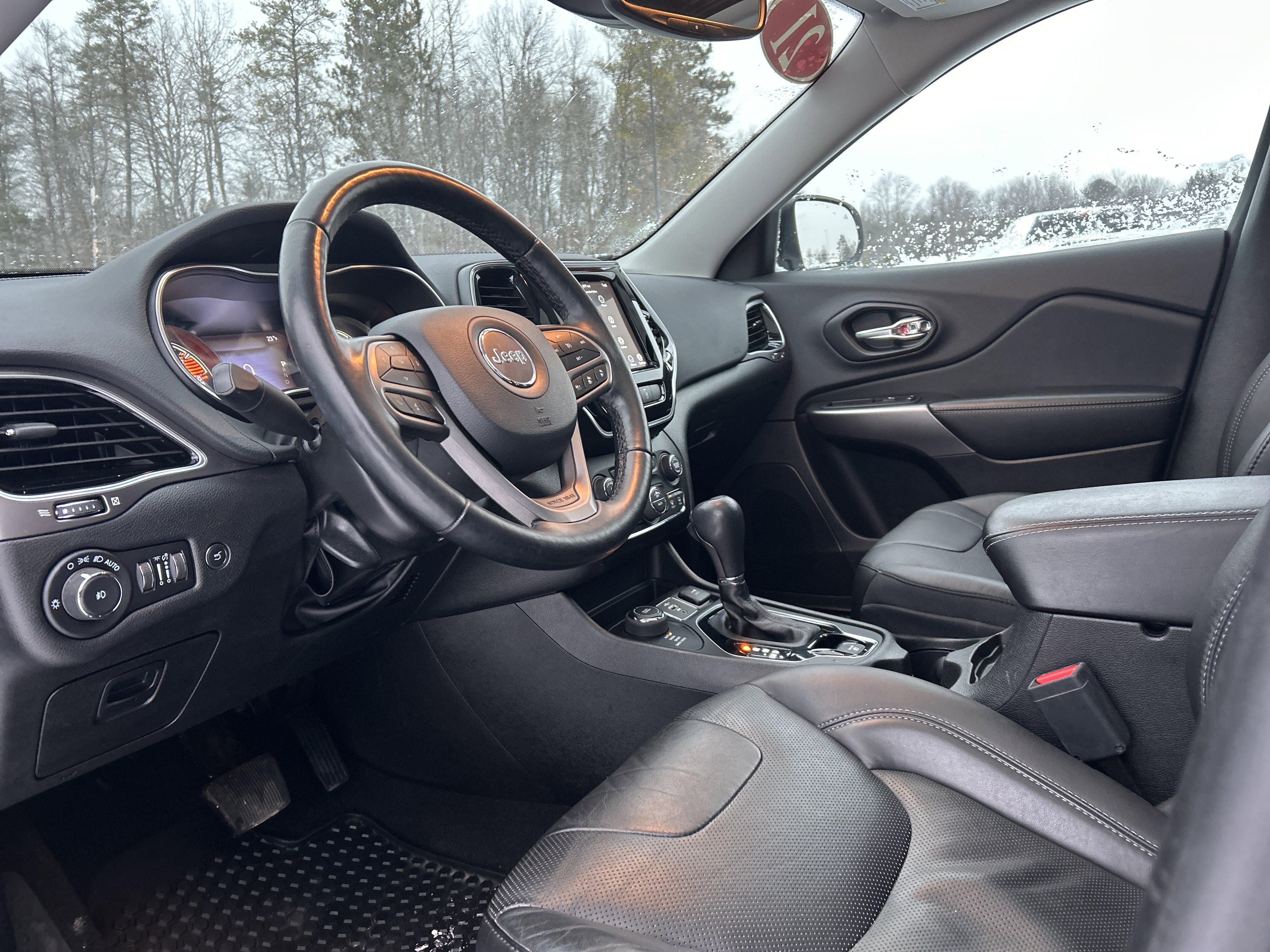 Used 2021 Jeep Cherokee Limited image 12