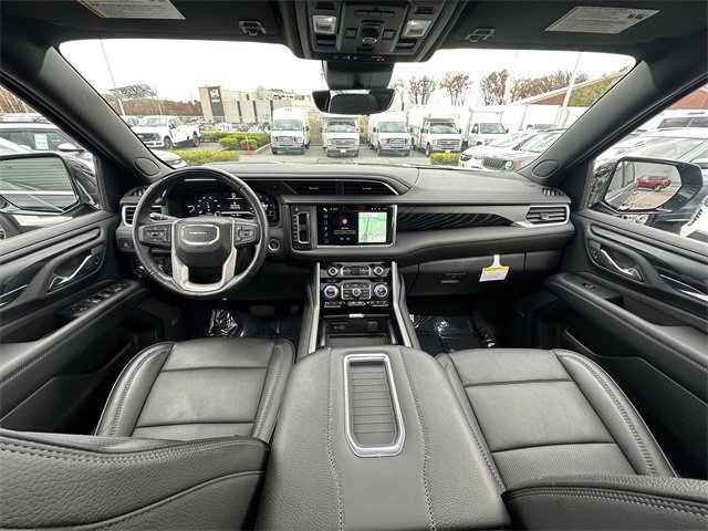 Used 2024 GMC Yukon XL Denali w/ Advanced Technology Package image 17