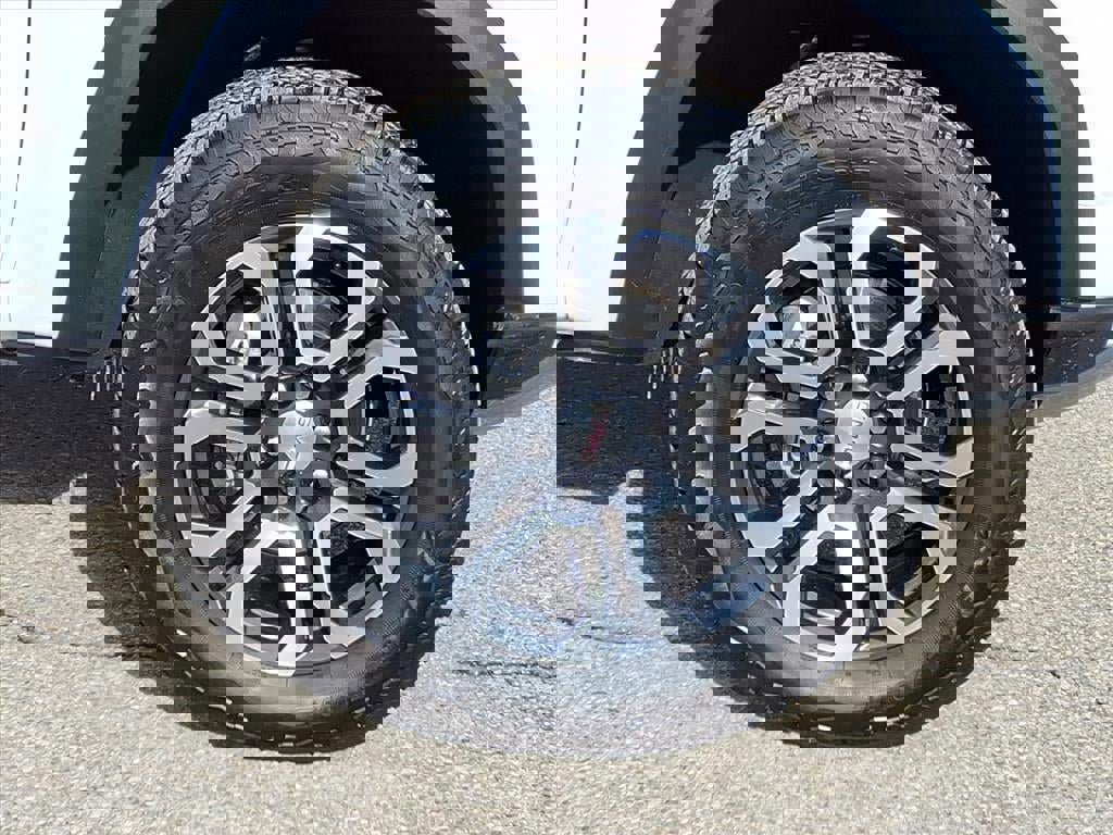 Used 2024 GMC Canyon AT4 w/ Canyon Safety Plus Package image 10