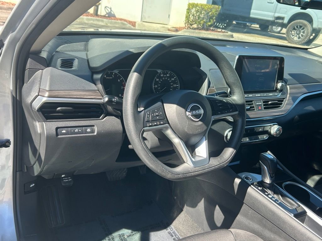Used 2024 Nissan Altima 2.5 SV image 33