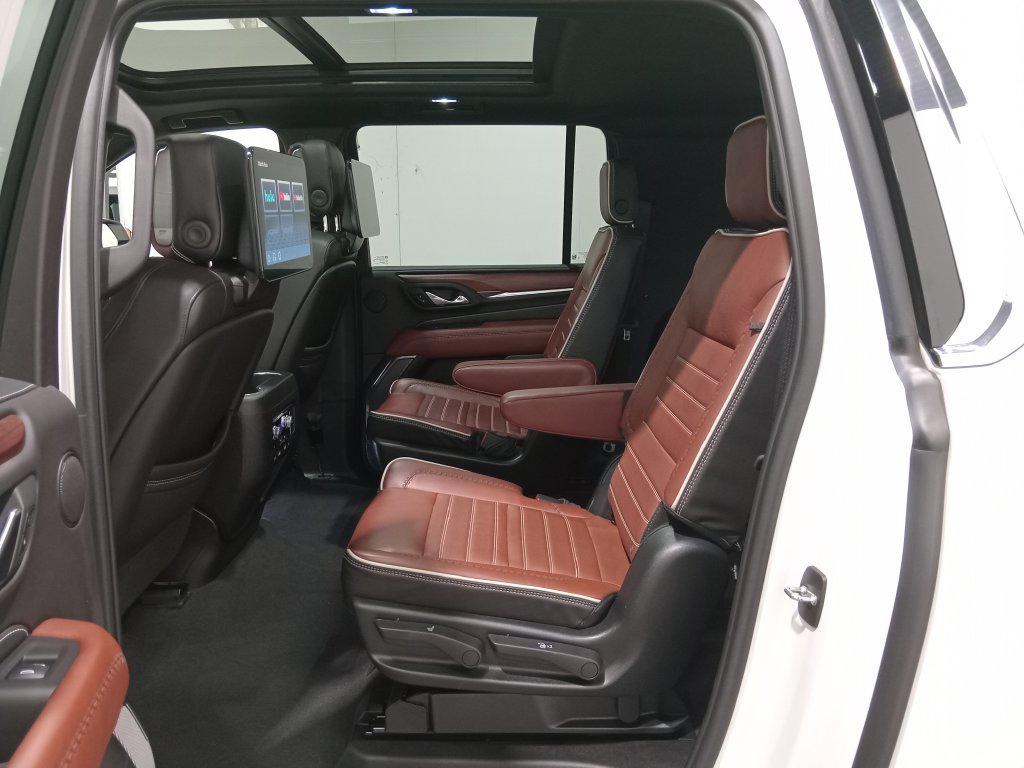 Used 2023 GMC Yukon XL Denali Ultimate AWD/4WD image 14