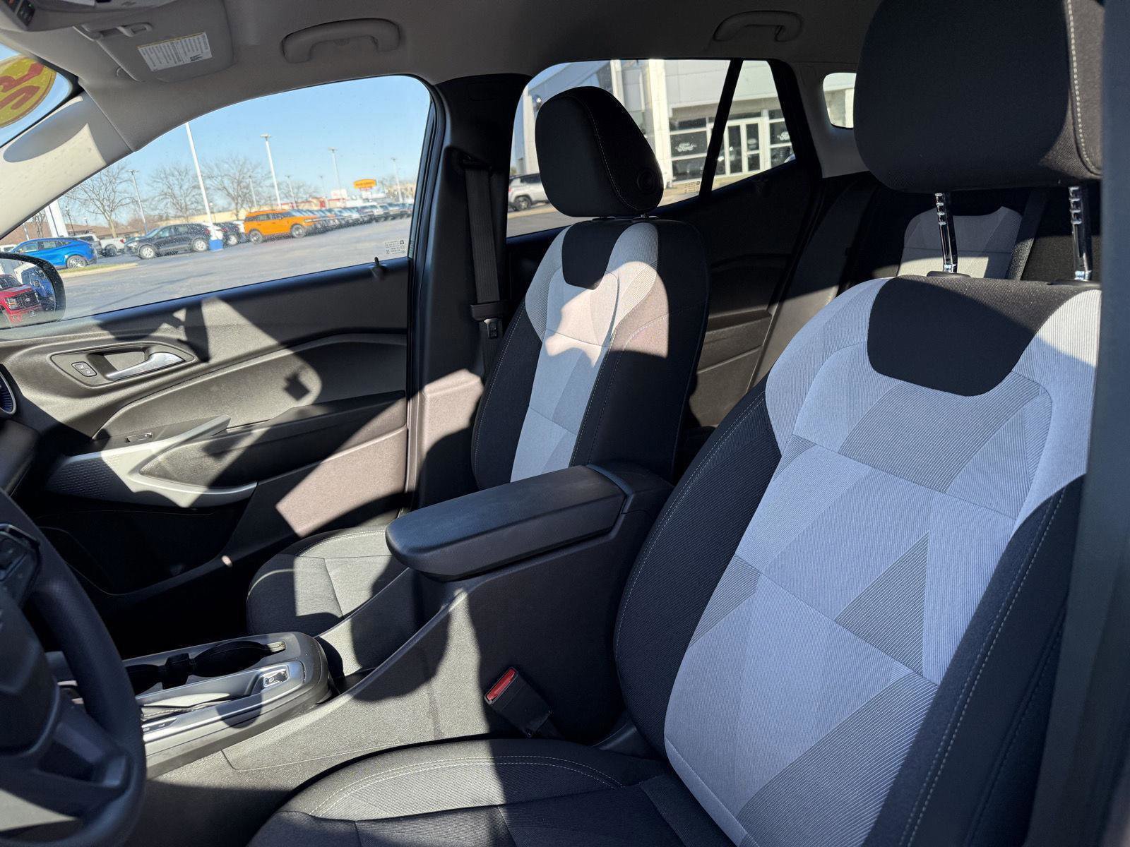 Used 2025 Chevrolet Trax LS w/ LS Convenience Package image 10