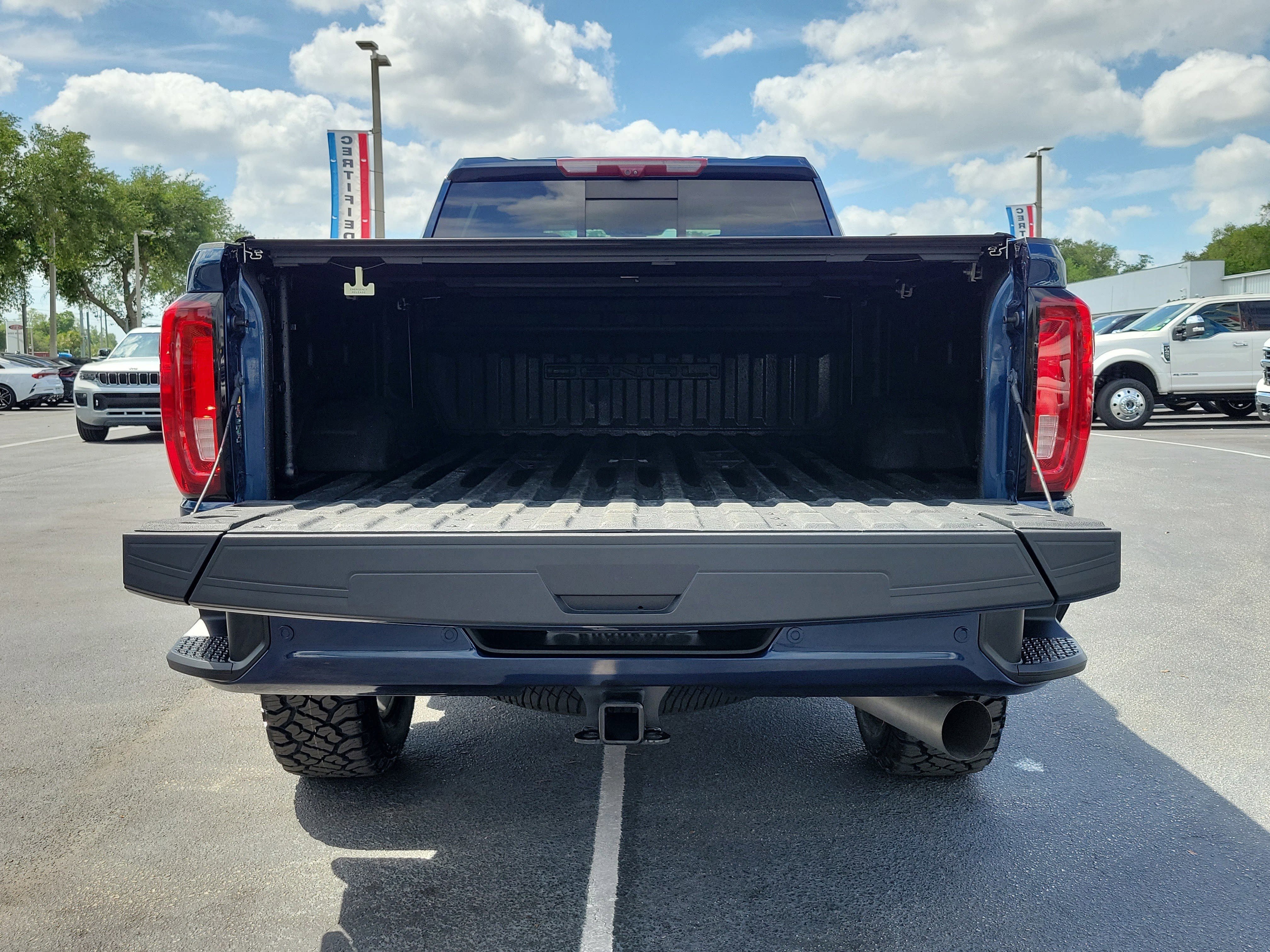 Used 2023 GMC Sierra 2500 Denali w/ Technology Package AWD/4WD image 10