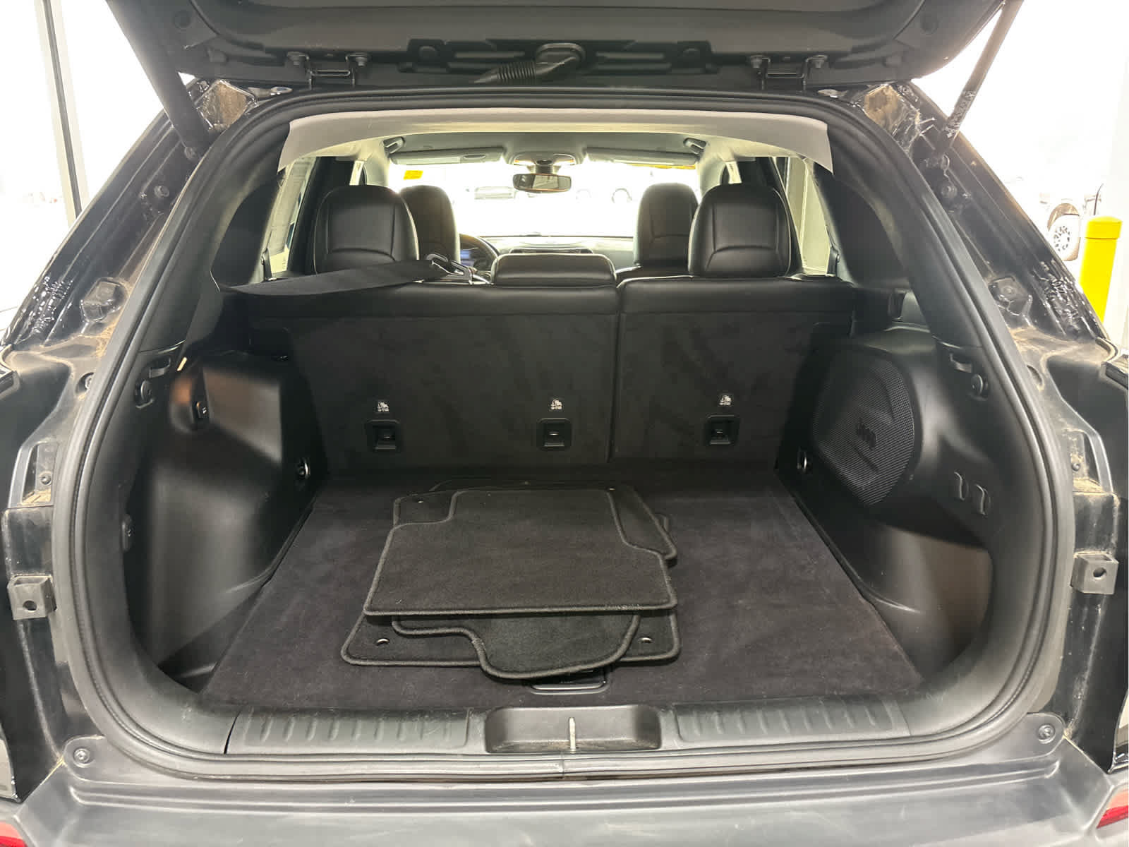 Used 2020 Jeep Cherokee Limited AWD/4WD image 14