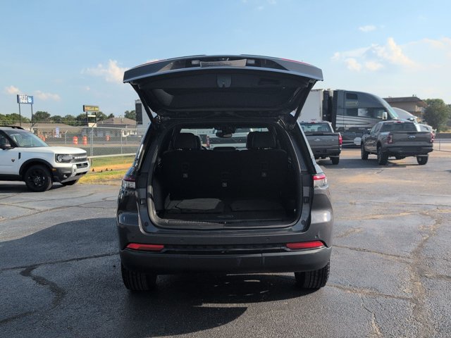 Used 2024 Jeep Grand Cherokee Altitude RWD image 7