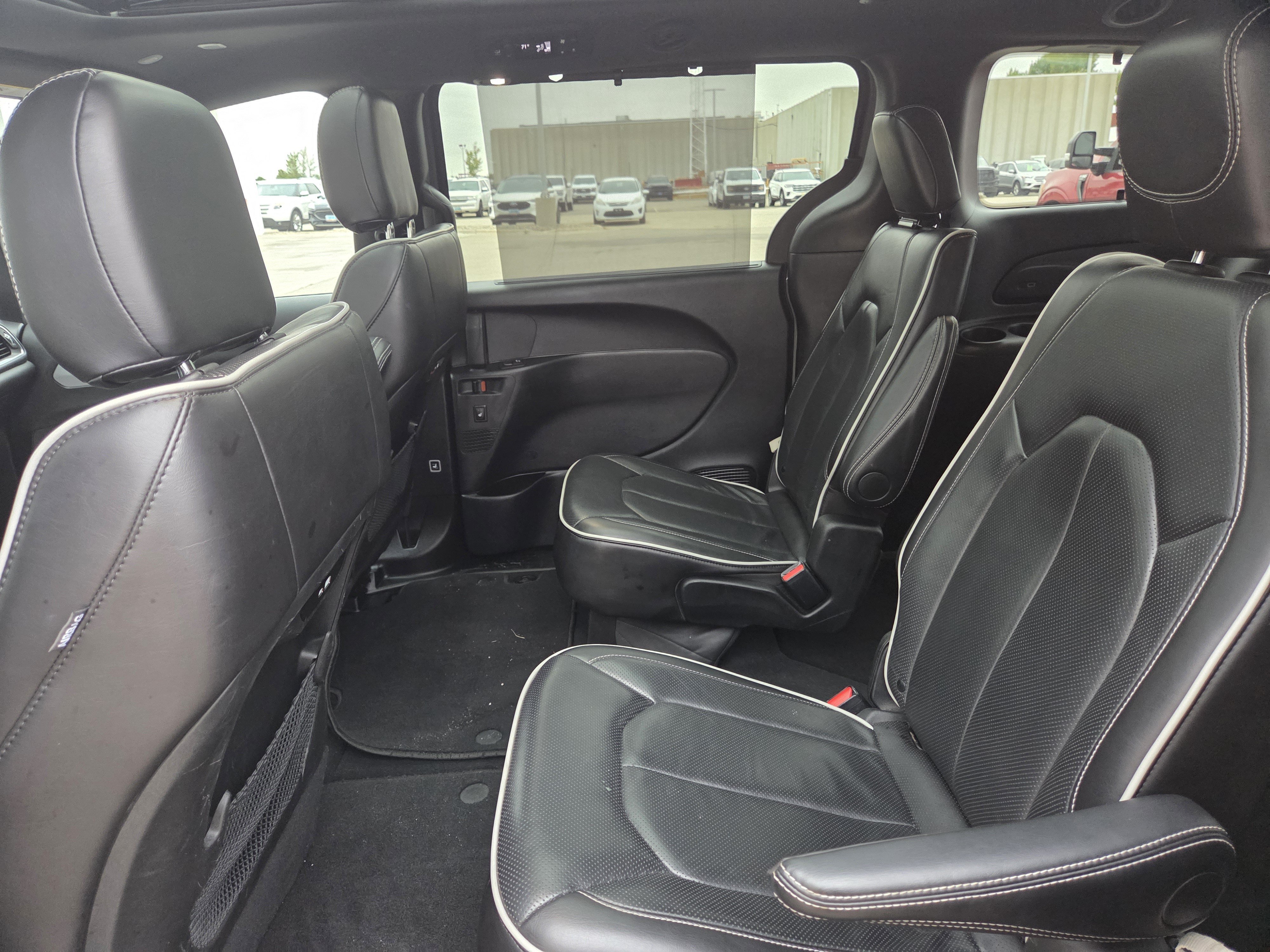 Used 2025 Chrysler Pacifica Limited FWD image 22