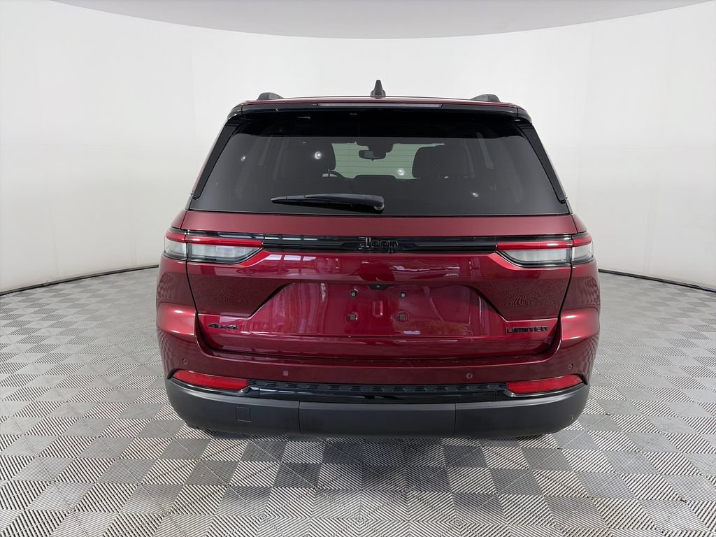 Used 2023 Jeep Grand Cherokee Limited w/ Black Appearance Package AWD/4WD image 6