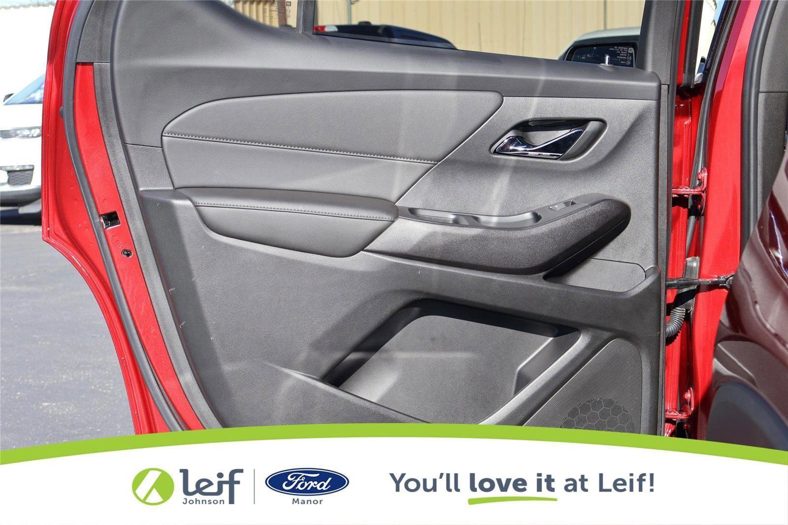 Used 2023 Chevrolet Traverse LT image 28