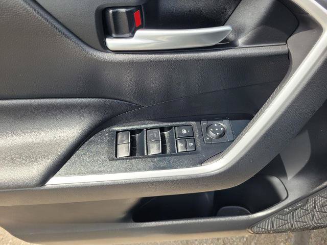 Used 2025 Toyota RAV4 XLE FWD image 23