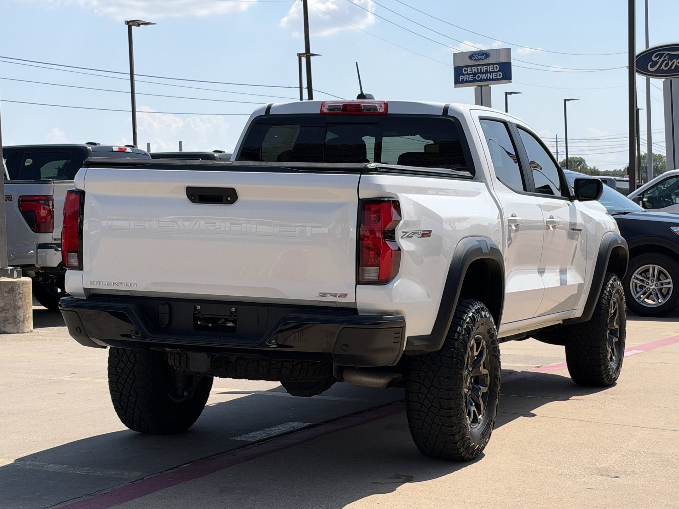 Used 2024 Chevrolet Colorado ZR2 w/ Technology Package AWD/4WD image 4
