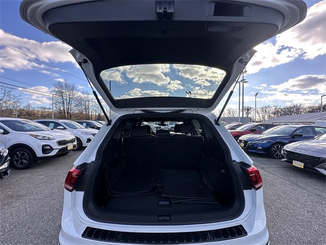 Used 2023 Volkswagen Tiguan SE R-Line image 40