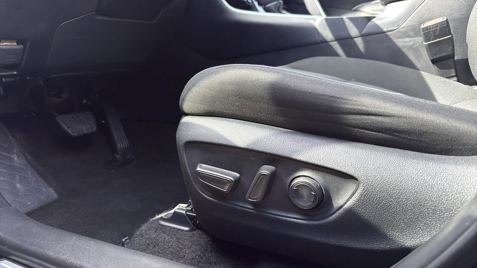 Used 2025 Toyota RAV4 XLE w/ Convenience Package image 11