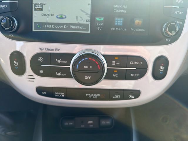 Used 2018 Kia Soul EV + w/ Sun & Fun Package image 27