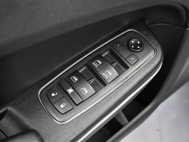 Used 2020 Chrysler 300 Limited image 13