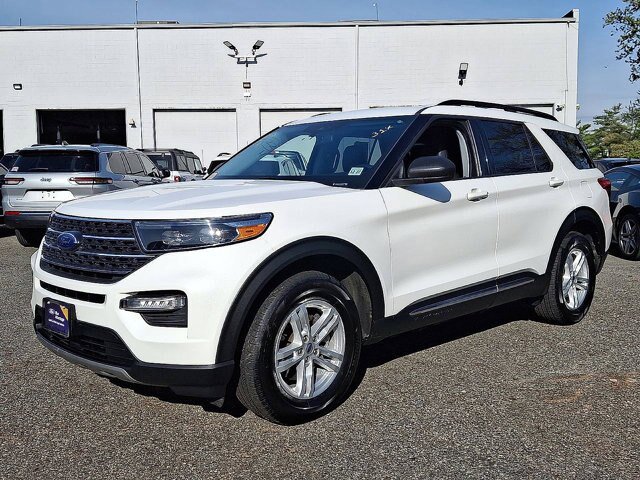 Certified 2022 Ford Explorer XLT w/ Equipment Group 202A AWD/4WD image 9