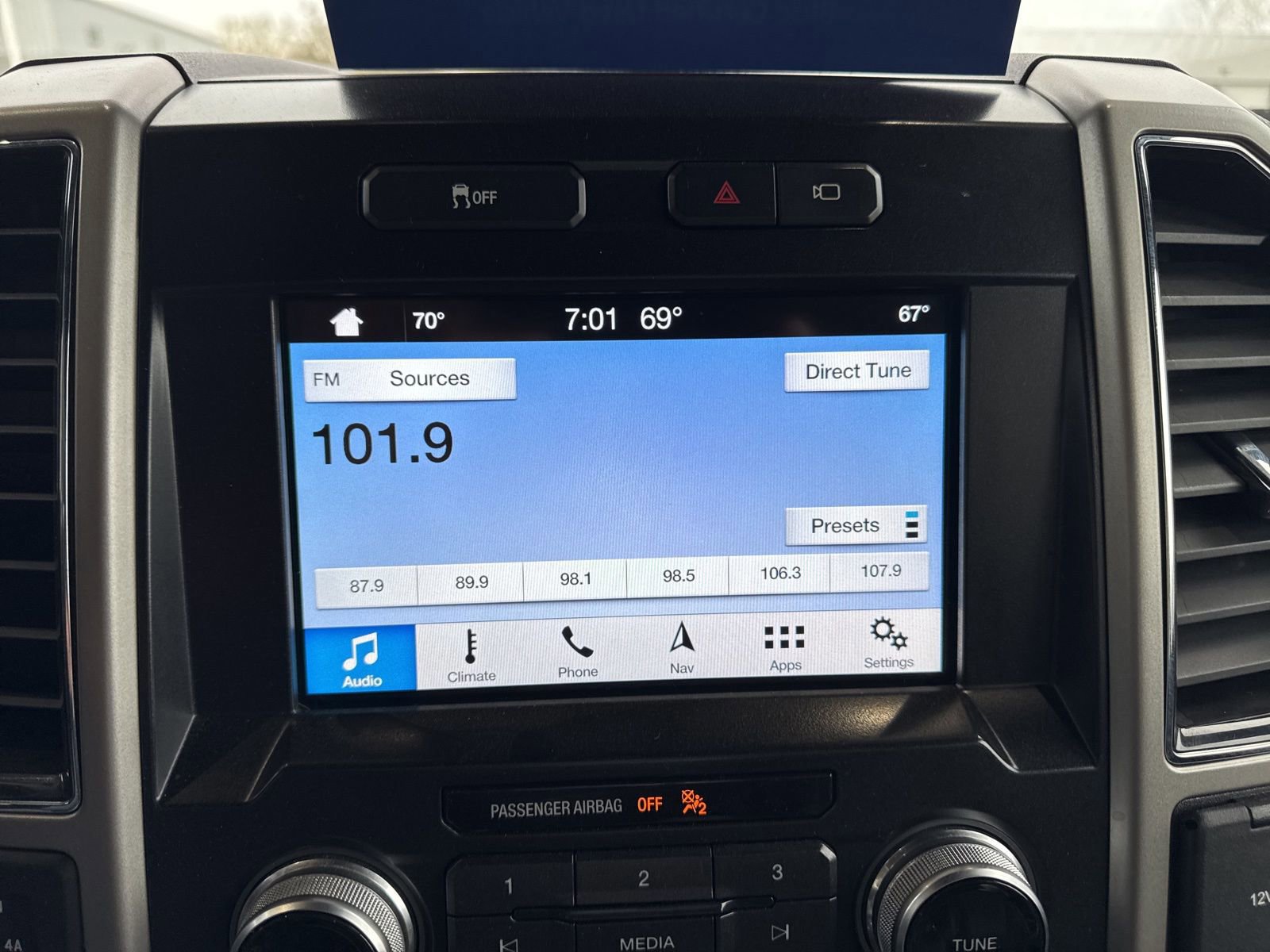 Certified 2017 Ford F150 Lariat w/ Equipment Group 502A Luxury image 36