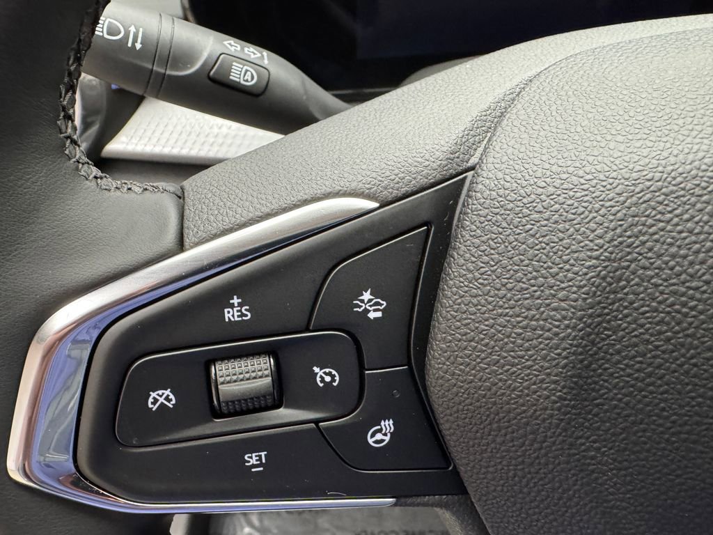 Used 2024 Chevrolet Trax LT w/ LT Convenience Package image 16