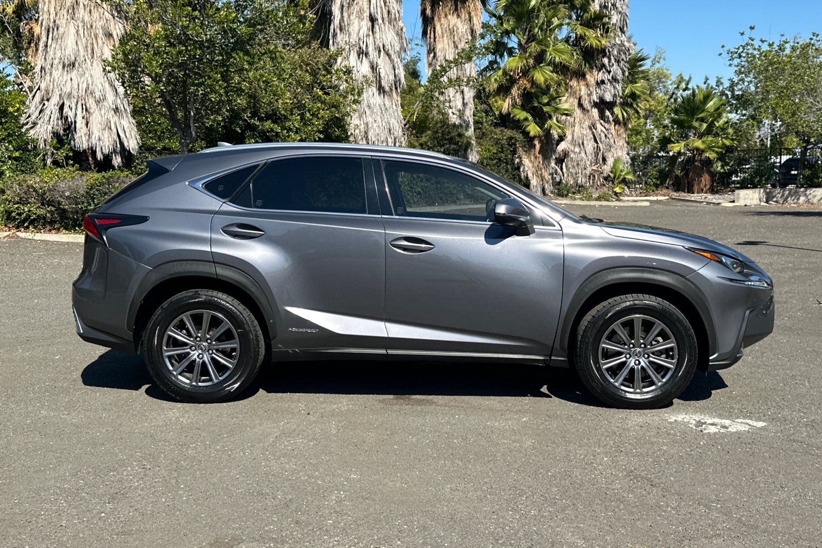 Used 2018 Lexus NX 300h AWD w/ Comfort Package image 2