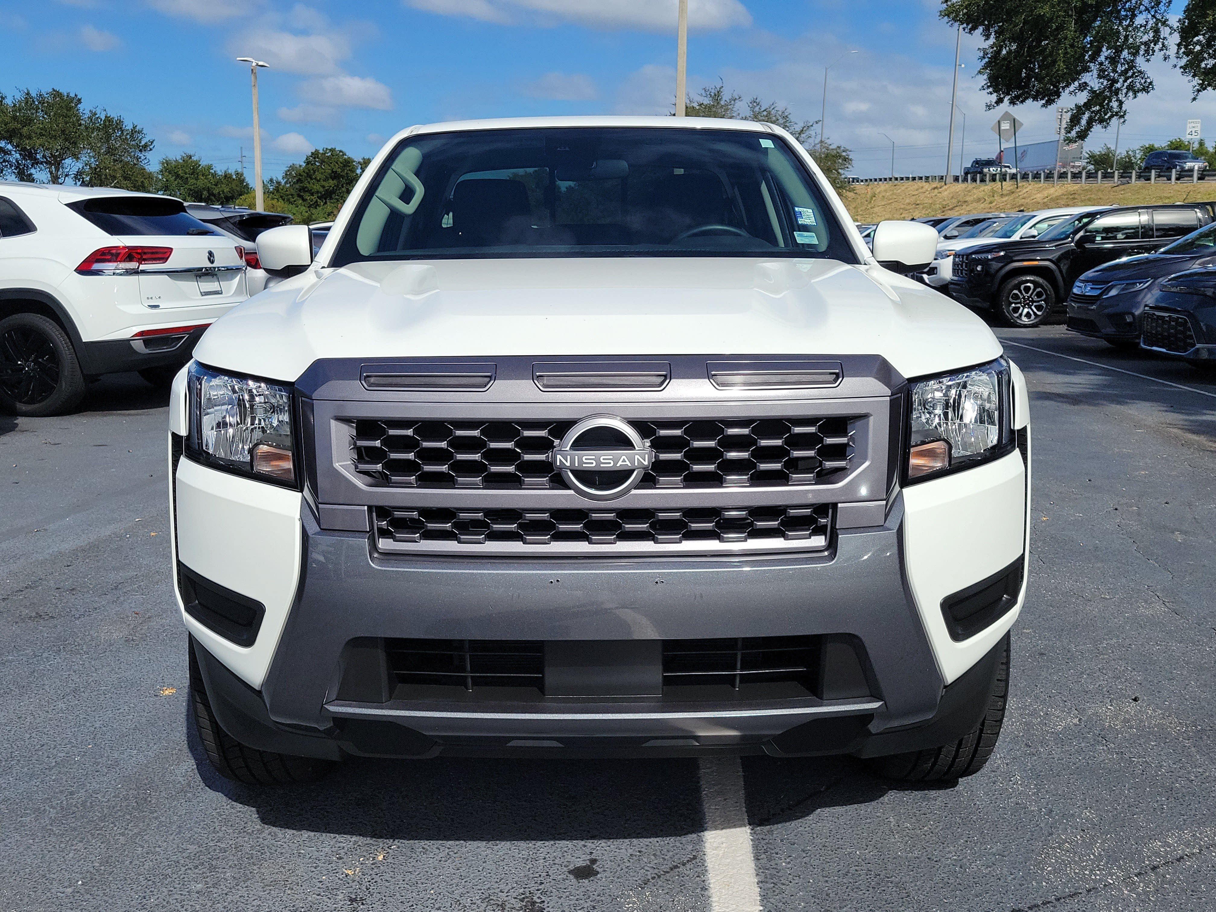 Used 2025 Nissan Frontier SV RWD image 2