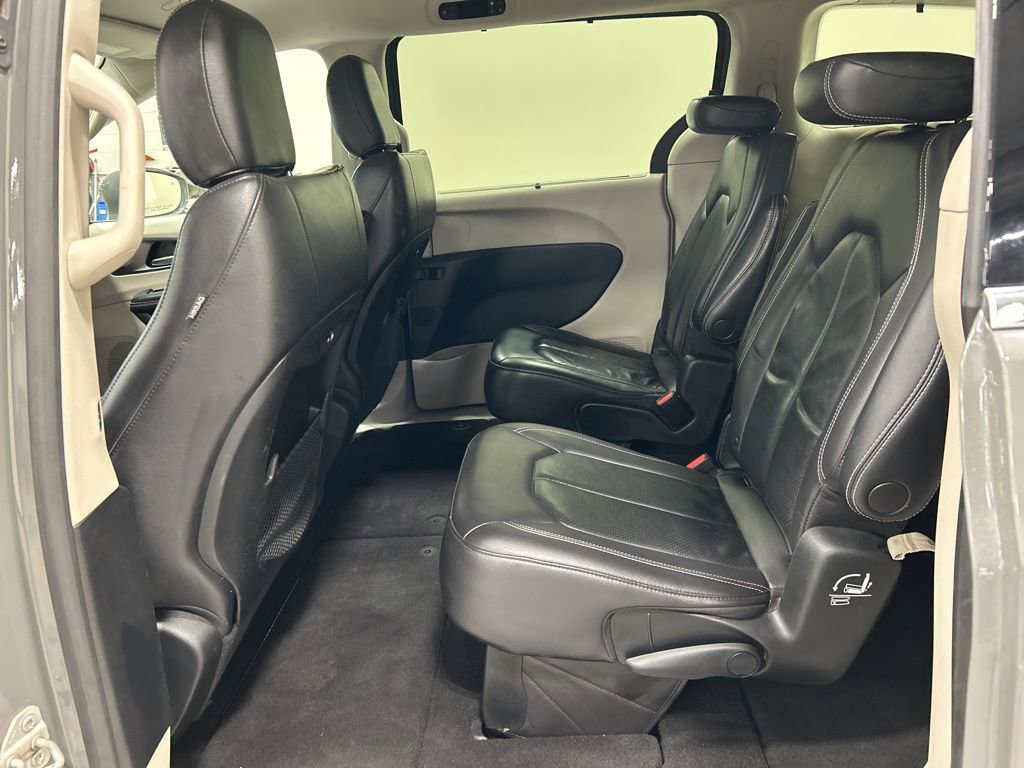 Used 2022 Chrysler Pacifica Touring-L image 22