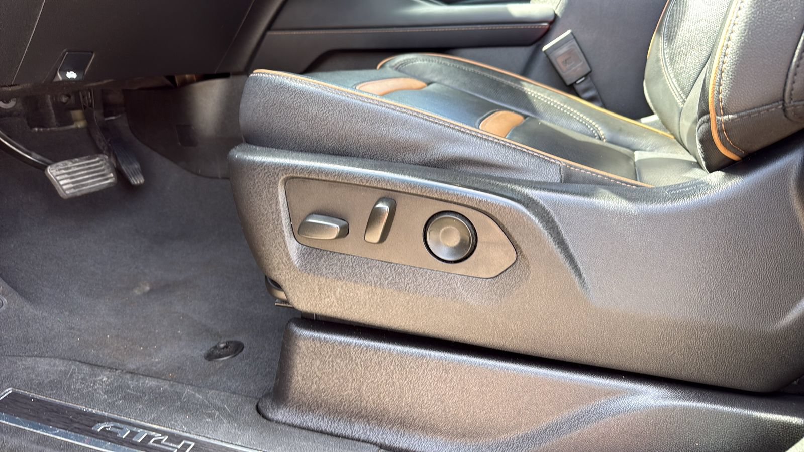 Used 2022 GMC Yukon AT4 AWD/4WD image 8
