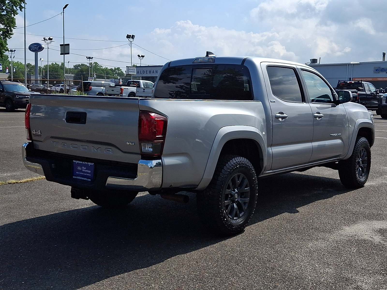 Used 2021 Toyota Tacoma SR5 AWD/4WD image 7
