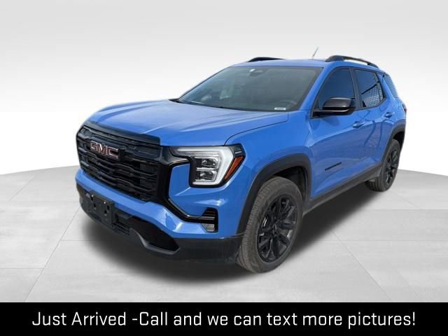 Used 2025 GMC Terrain Elevation w/ Elevation Premium Package image 1