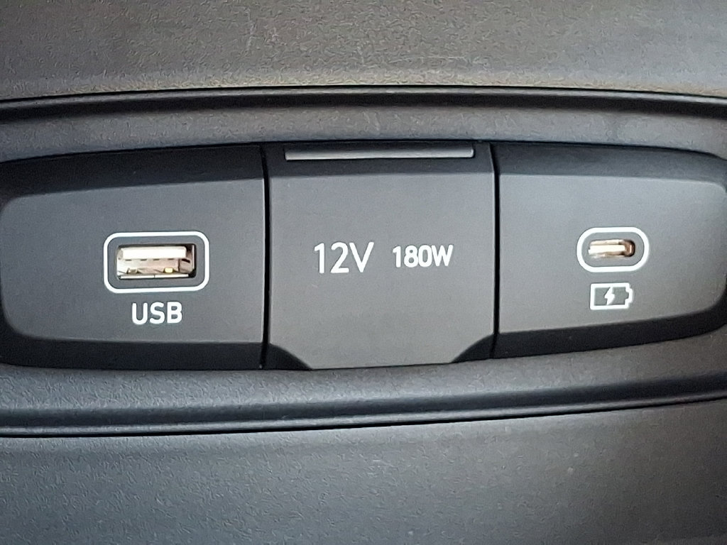 Used 2024 Hyundai Venue SEL FWD image 24