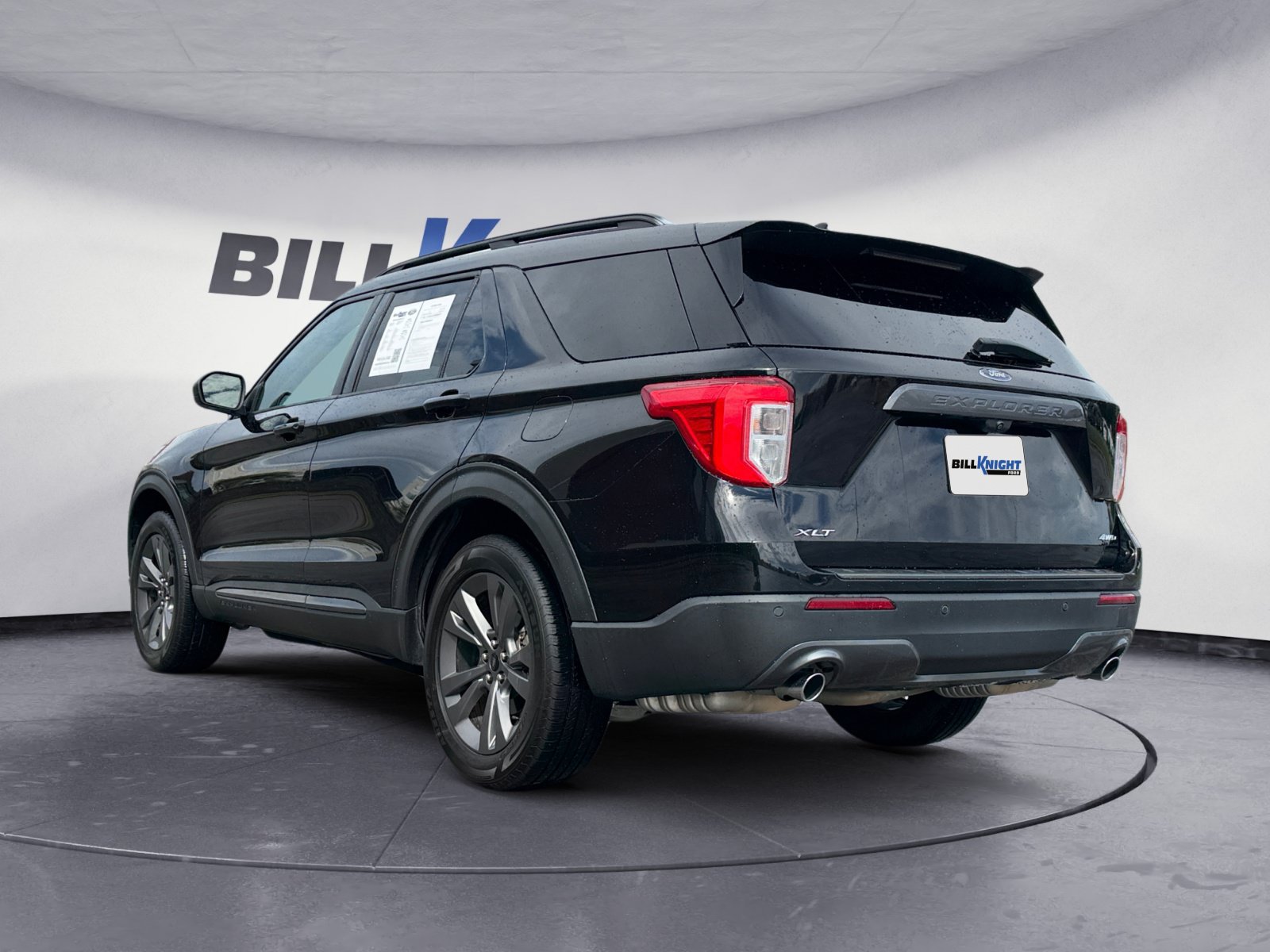 Certified 2021 Ford Explorer XLT w/ Equipment Group 202A AWD/4WD image 3