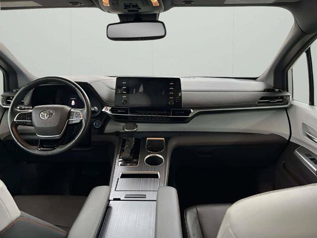 Used 2021 Toyota Sienna XSE FWD image 13